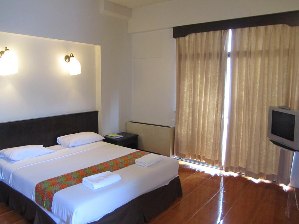 Rome Place Hotel Phuket Kültér fotó